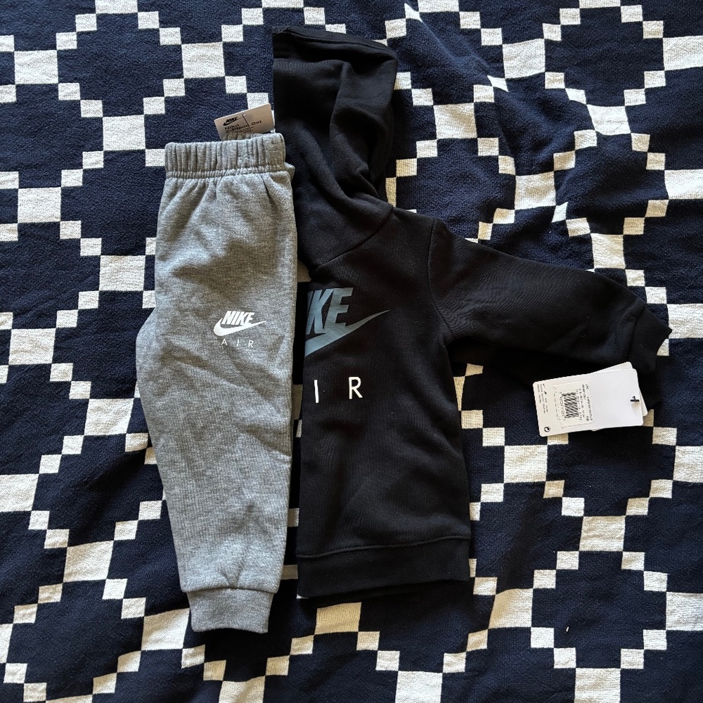 NWT Nike Sweatshirt and Sweatpants Set for infant 18 months